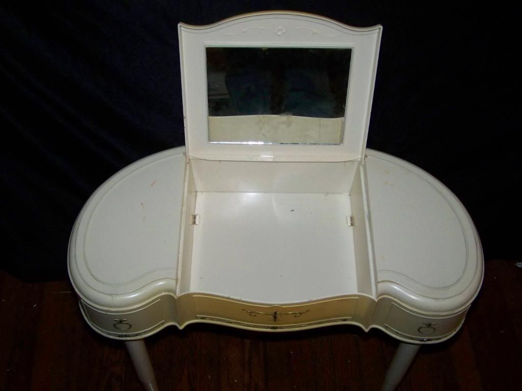 Vintage Marx Girl's Toy Plastic Makeup Vanity Furniture