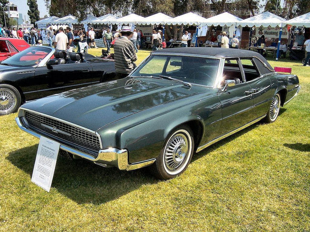 1200px-1967_Green_Ford_Thunderbird_Fordo