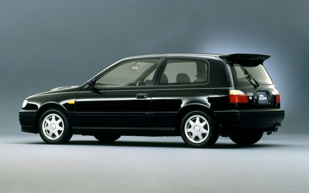 Nissan-Pulsar-GTI-R-Front-Rear-Quarter-Black-226877.jpg