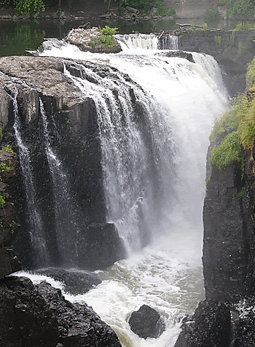 http://i556.photobucket.com/albums/ss7/niceindojin/falls.gif